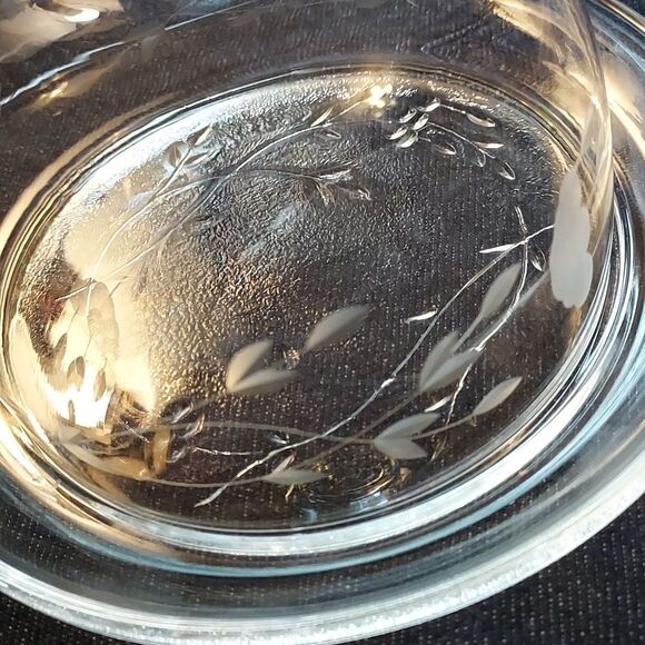 Dome covered butter dish cheese dish etched glass vintage - Picture 7 of 11